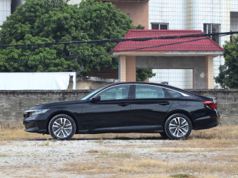 Honda Inspire Sport Hybrid Pure Elegant 2.0L