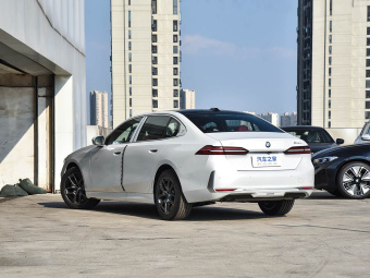 BMW 5 Series 2026 530Li Leading Luxury