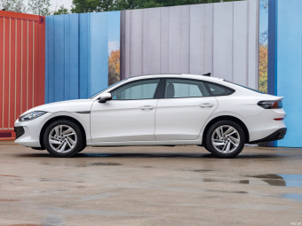 VW Lamando L Dazzling Hot 280TSI DSG