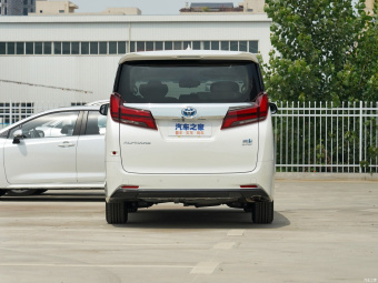 Toyota Alphard Hybrid Deluxe 2.5L