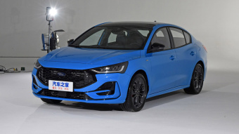 Ford Focus Sedan ST-Line EcoBoost 180