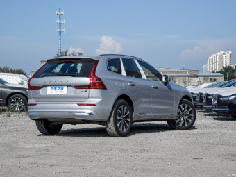 Volvo XC60 B5 AWD Zhiyuan Luxury