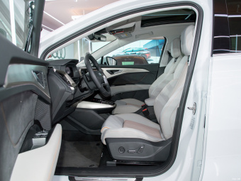 Audi Q5 e-tron Glory Brocade 50 e-tron Quattro