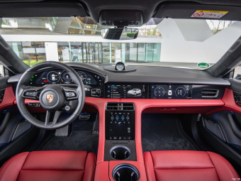 Porsche Taycan Turbo S Cross Turismo