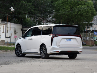 Maxus Mifa 9 Forest Long Range 7 Seat