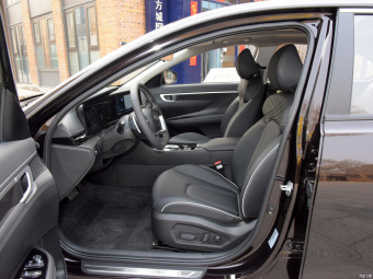 Hyundai Mistra Flagship TOP