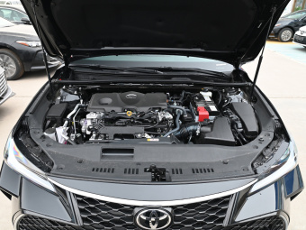 Toyota Avalon Deluxe 2.5L
