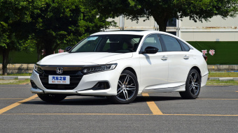 Honda Accord Sport Hybrid Magic Night · Honor