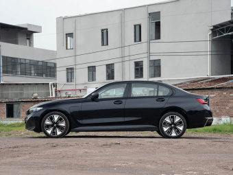 BMW i3e 2026 eDrive 40 L Sport Restyled Night Edition