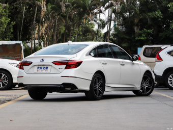 Honda Inspire Sport Hybrid Pure Shang 2.0L