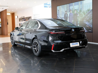 BMW 7 Series 2026 Restyled 735Li M Sport