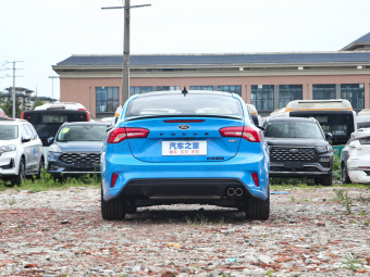 Ford Focus Sedan S Edition EcoBoost 180