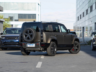 Land Rover Defender 110 X P400