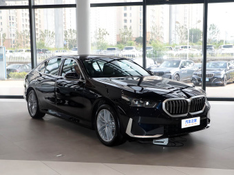 BMW 5 Series 2026 525Li Luxury