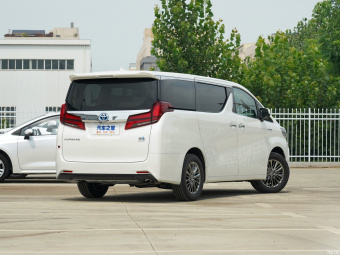 Toyota Alphard Hybrid Deluxe 2.5L