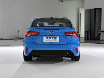 Ford Focus Sedan ST-Line EcoBoost 180
