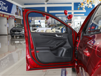 Ford Focus Hatch ST-Line EcoBoost 180