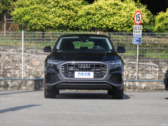 Audi Q8 Dynamic Luxury 45 TFSI