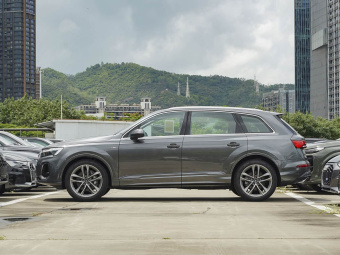 Audi Q7 2025 45 TFSI Quattro S line Sport