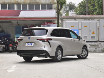 Toyota Sienna Hybrid Premium 2.5L