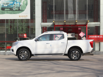 Nissan Navara Premium 2.5L AT 4WD QR25