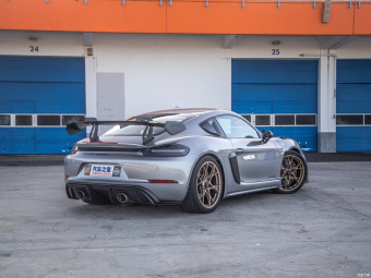 Porsche 718 Cayman GT4 RS
