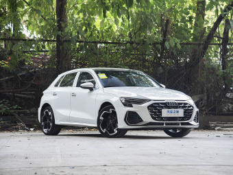 Audi A3 Sportback 2026 35TFSI Flying Spur Premium Edition + Luxury Package