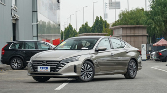 Nissan Altima Premium 2.0L XL-Upr