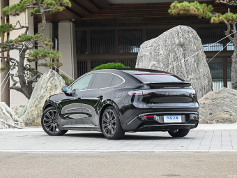 Luxeed R7 Ultra AWD