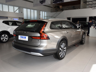 Volvo V90 Cross Country B5 AWD Premium