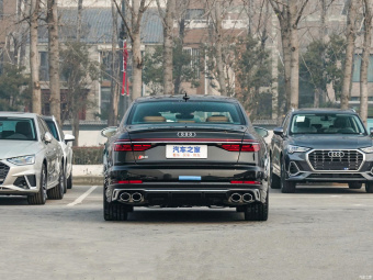Audi S8L  4.0T Quattro