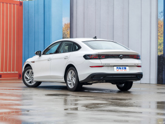 VW Lamando L Dazzling Hot 280TSI DSG