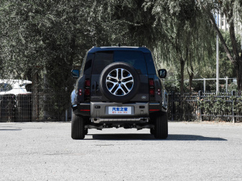 Land Rover Defender 110 X-Dynamic HSE P400