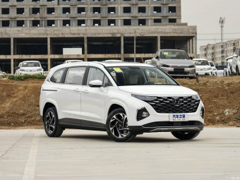 Hyundai Custo Deluxe DLX 380TGDi AT