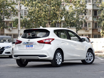 Nissan Tiida Cool Dynamic 1.6L CVT