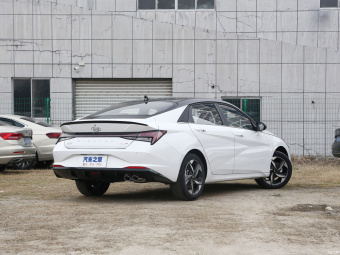 Hyundai Elantra Premium LUX 240TGDi DCT