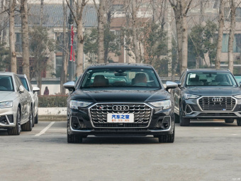 Audi S8L  4.0T Quattro