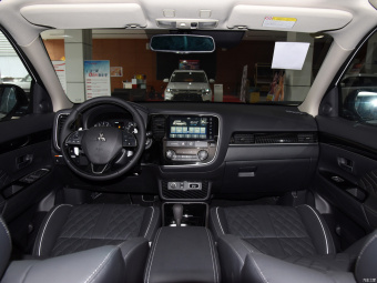 Mitsubishi Outlander Supreme 2.4L AWD 7 Seat