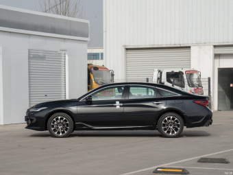 Toyota Avalon Deluxe 2.0L