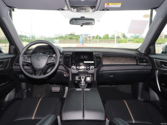 Honda UR-V Joy 240TURBO