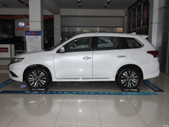 Mitsubishi Outlander Supreme 2.4L AWD 7 Seat