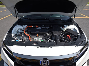Honda Accord Sport Hybrid Magic Night · Honor