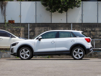 Audi Q2L Elegance Aggression 35 TFSI