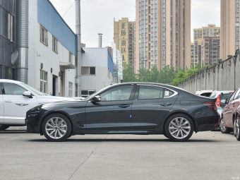 Genesis G70 Luxury
