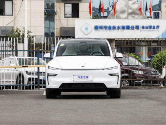 Tesla Model Y L 2025 Long Range All-Wheel Drive