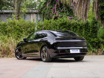 Zeekr 007  75 kWh