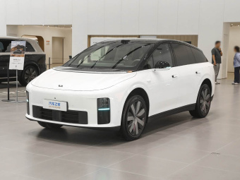 Li Auto i6 2025 Standard AWD