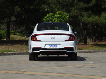 Hyundai Mistra Premium LUX