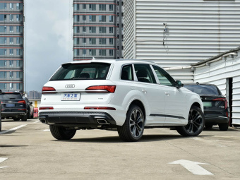 Audi Q7 2025 55 TFSI Quattro S line Sport