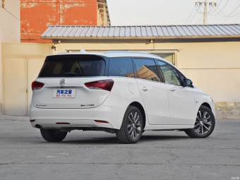 Buick GL6 Premium 323T